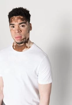 Pier One 10 Pack - Basic T-Shirt - White/Black -Clothing Promotion Shop 20c7d5f73fe449b7b6c0eb7a99388079