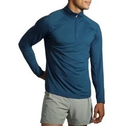 Brooks | Men's Dash 1/2 Zip - Heather Indigo Rush -Clothing Promotion Shop 211298407 M Brooks Dash12zip frontonbody