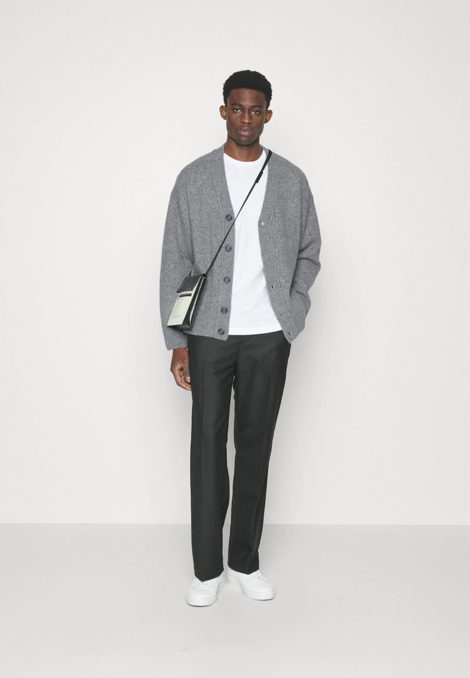 Hugo Sopro - Cardigan - Medium Grey 4 Hugo Sopro - Cardigan - Medium Grey - Image 2