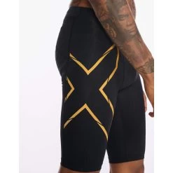 2XU | Men's Light Speed Compression Short -Clothing Promotion Shop MA5331bBLKTUF M 2XU LightSpeedCompressionshort sideonbody